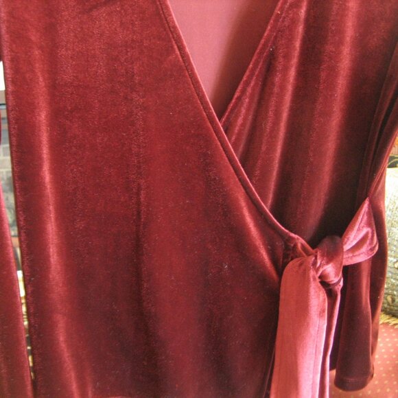 Halogen Top Women's Small Red Velvet Wrap Tie Bow V Neck Capsule Stretch  Wrap b - Picture 3 of 5